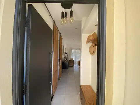 Casa 3 ambientes con 2 baños