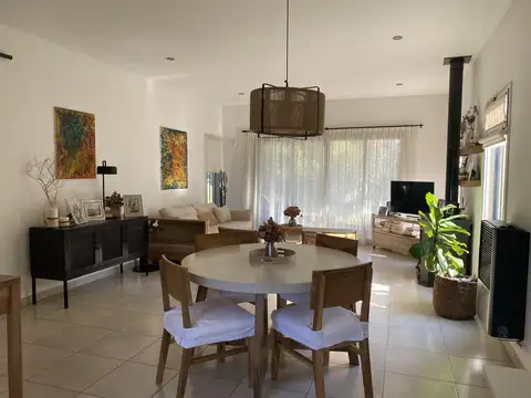 Venta Casa  Bella Vista Barrio con portón