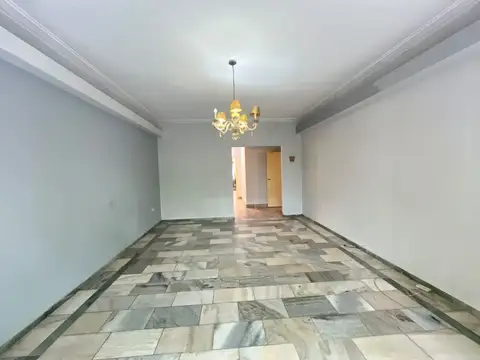 ALQUILER | DEPARTAMENTO TIPO CASA DE 4 AMBIENTES CON PATIO, TERRAZA Y BALCÓN ? PARQUE AVELLANEDA
