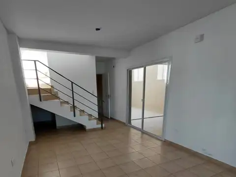 Depto Tipo Casa en Alquiler 14 años