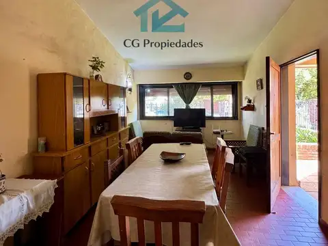 Casa 8 ambientes con 1 baño