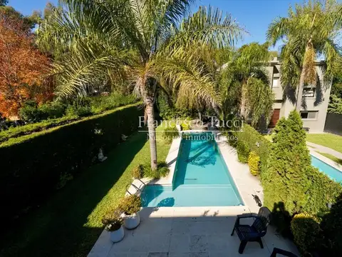 Casa en Venta con 3 cocheras