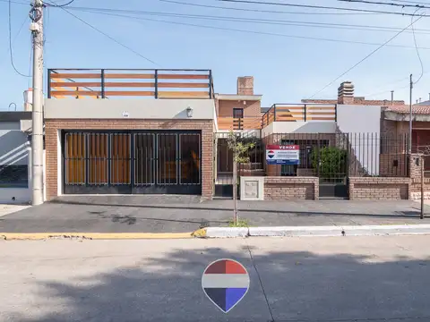 VENTA GRAN CASA EN Bº LOS PLATANOS C/PATIO PILETA