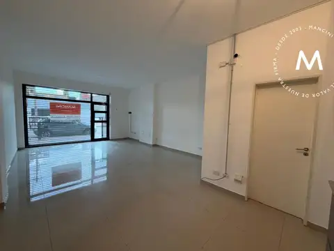 Local en alquiler con baño y patio - Villa Ballester
