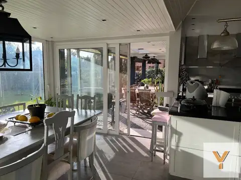 Casa en venta - 4 Dormitorios 5 Baños - Cocheras - 1.200Mts2 - Pilar