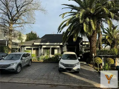 Casa en venta - 4 Dormitorios 5 Baños - Cocheras - 1.200Mts2 - Pilar
