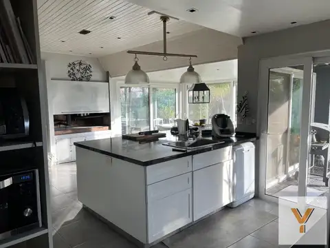 Casa 5 ambientes con 5 baños