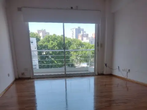 Departamento en Alquiler en Parque Centenario, $ 650.000