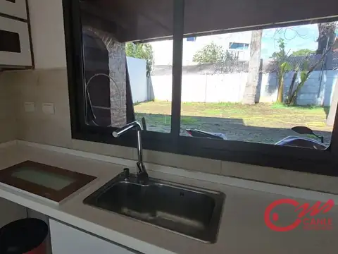Casa en Alquiler con 2 cocheras