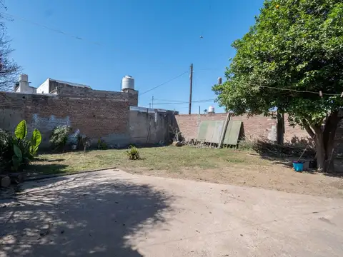 Casa 7 ambientes con 2 baños