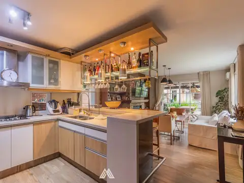 Casa en Venta con 2 cocheras