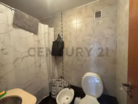 Leguizamon 700, Piso 0