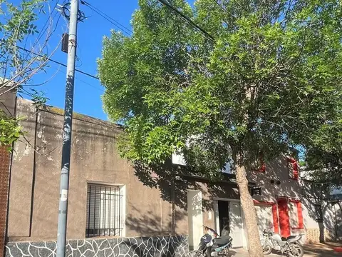 CASA EN VENTA EN PERGAMINO CON PATIO 