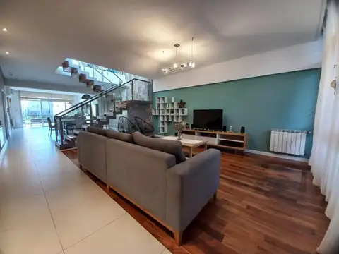 Casa 5 ambientes con 3 baños