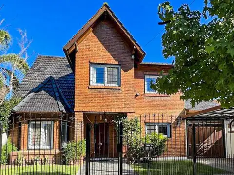 Casa 4 ambientes con 4 baños