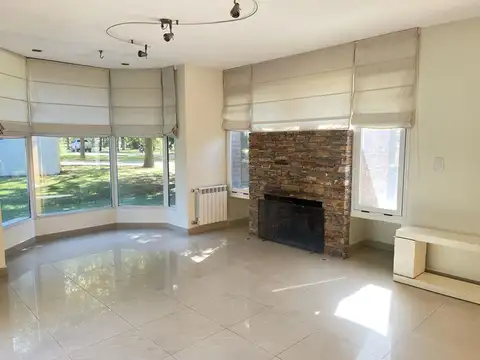 Casa en Alquiler de 3 dormitorios