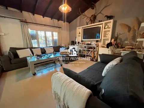 Casa en venta con pileta. Boulogne. San Isidro.