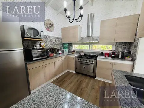 Casa 3 ambientes con 2 baños