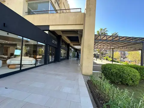 excelente local en la bahia de nordelta