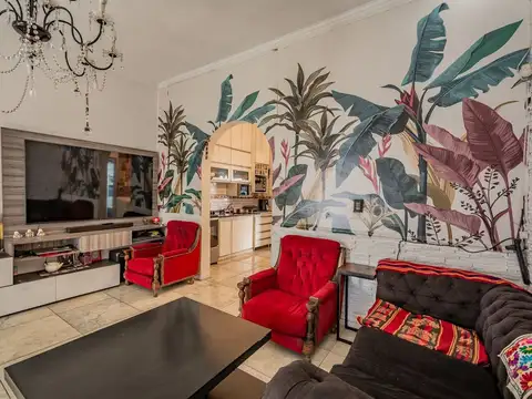 CASA MULTIFAMILIAR COCHERA PATIO  Y QUINCHO