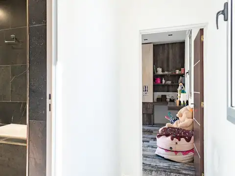 Casa 6 ambientes con 2 baños