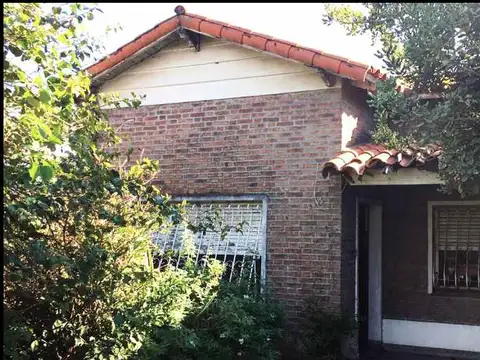 CHALET ANTIGUO PARA REACONDICIONAR EN EXCELENTE UBICACIÓN