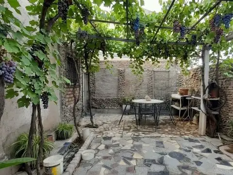 Venta de casa en Rodeo del Medio + departamento interno