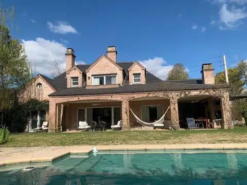 CASA EN VENTA EN MAYLIN