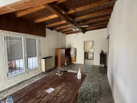 Casa 4 ambientes con 2 baños