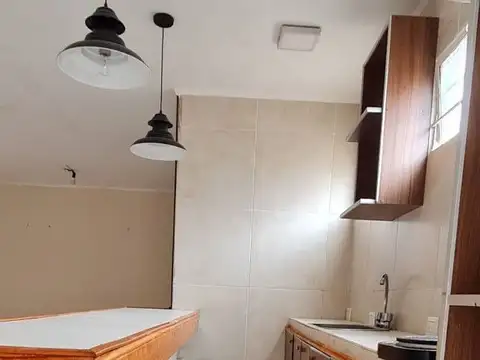 Depto Tipo Casa en Alquiler en Caseros, $ 590.000