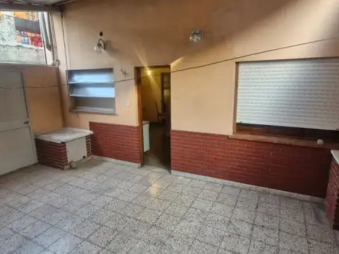VENTA de Casa 4 AMBIENTES, con Garage en CASEROS