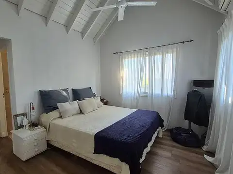 Casa en Alquiler con 1 cochera