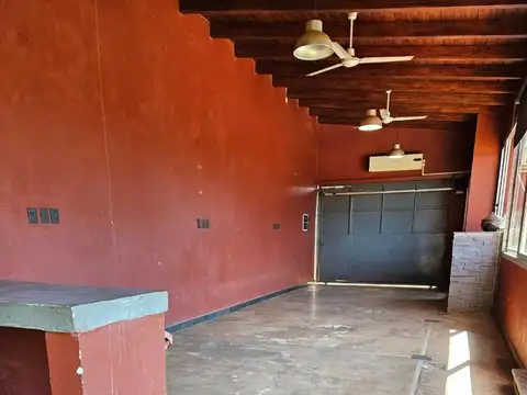 Casa 4 ambientes con 5 baños