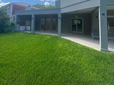 Casa en Venta con 5 cocheras