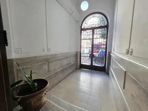 Avenida Carlos Calvo 100