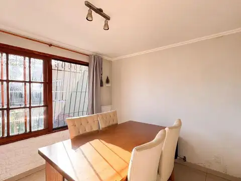 Casa en Venta con 4 cocheras