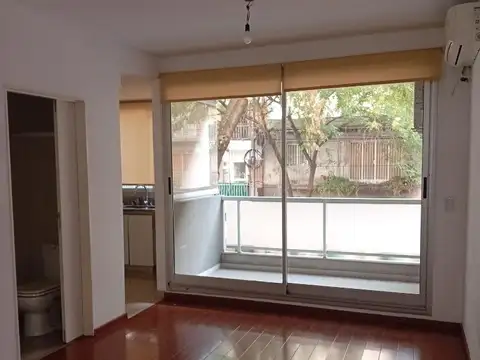 Departamento de 2 ambientes al frente con balcón