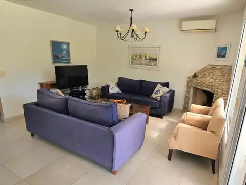 Casa en Venta con 4 cocheras