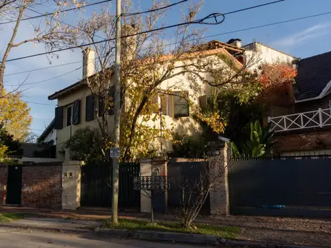 Venta PH Acassuso planta alta c/terraza parrilla