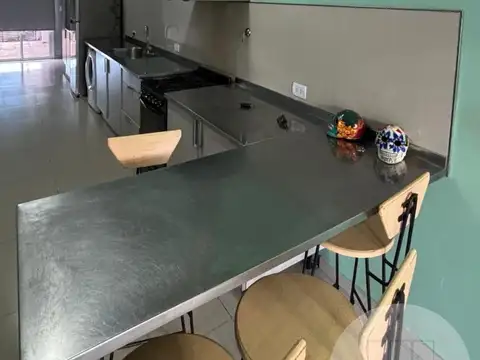 Casa 6 ambientes con 2 baños