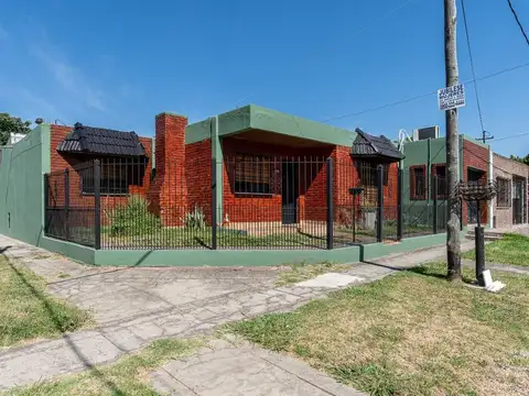 VENTA CASA 4 AMB. BERTAZATEGUI PATIO-PARRILLA