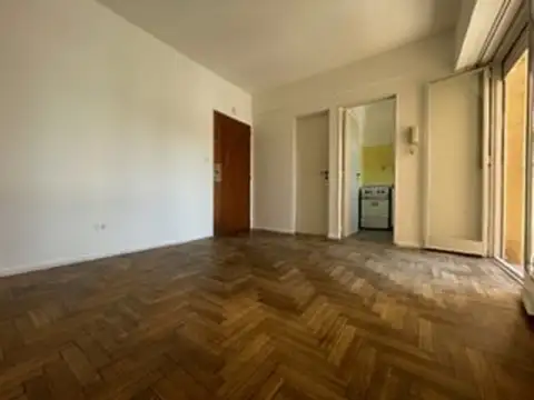 MUY BUEN MONO-AMBIENTE 25 MTS, LUMINOSO COCINA INDEP Y BAÑO COMPLETO CON BAÑERA, EXCEL UBICACION