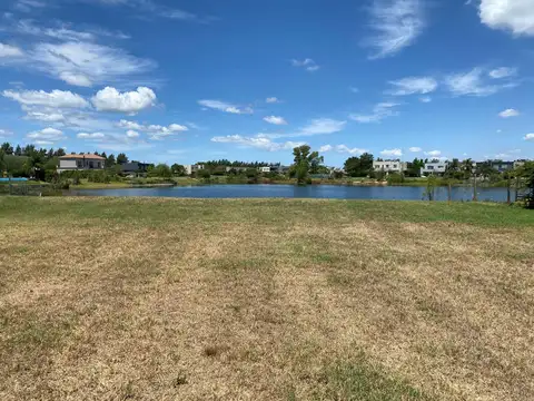 Lote a la laguna en venta Area 5 Barrio San Matias