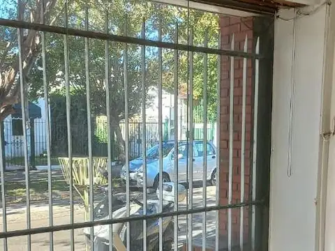 Local en Alquiler en San Andres, $ 400.000