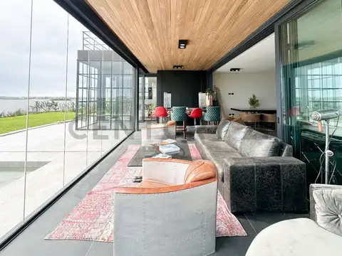 Casa 6 ambientes con 4 baños