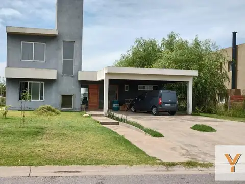 Casa en venta - 3 Dormitorios 3 Baños - Cochera - 820Mts2 - Pilar