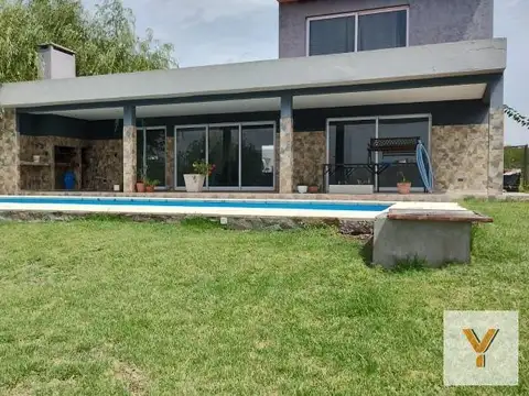 Casa 4 ambientes con 3 baños