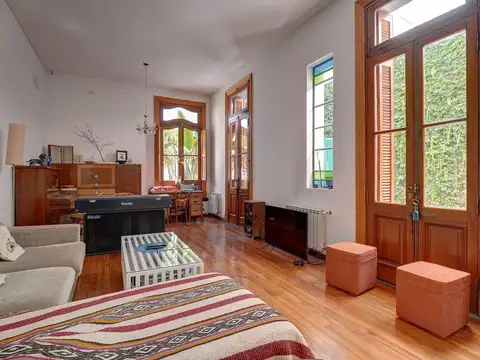 CASA EN VENTA CABALLITO CON TERRAZA PATIO Y SOTANO