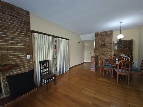 Casa 5 ambientes con 3 baños