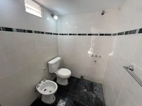 Depto Tipo Casa en Alquiler con 1 cocheras
